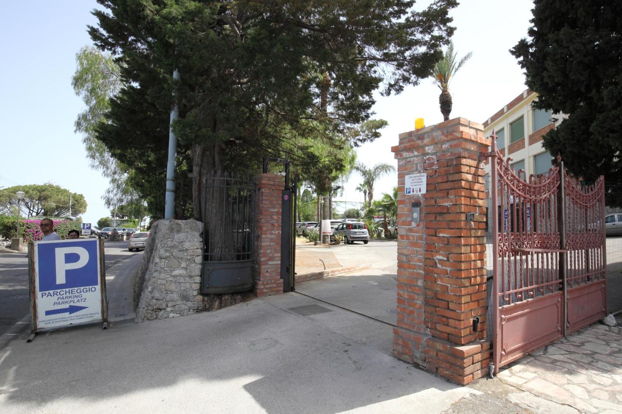 Lady Hill Bed & Breakfast Таормина Екстериор снимка
