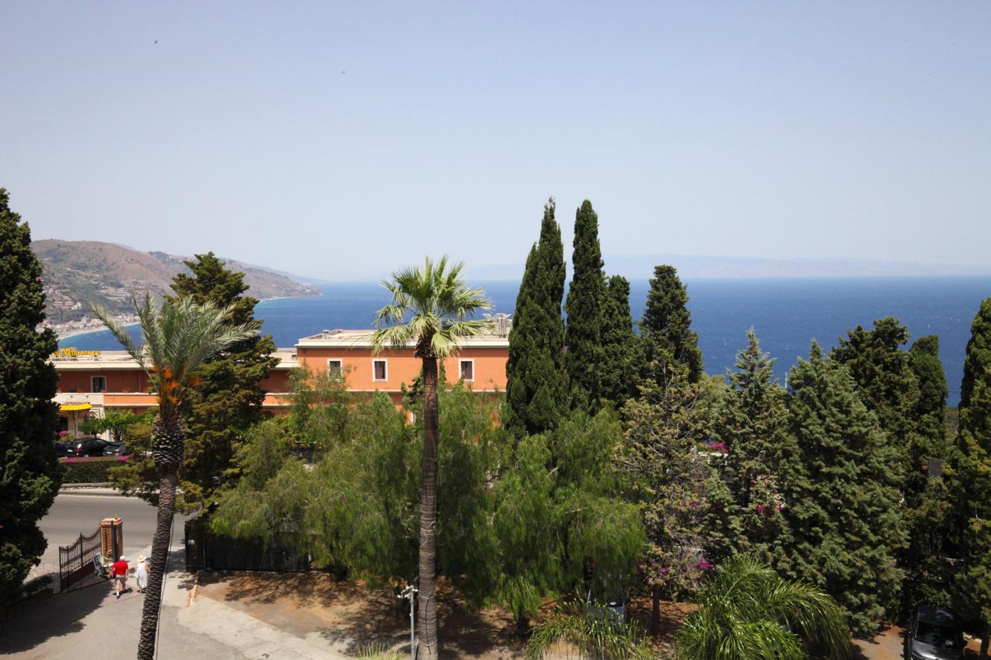 Lady Hill Bed & Breakfast Таормина Екстериор снимка